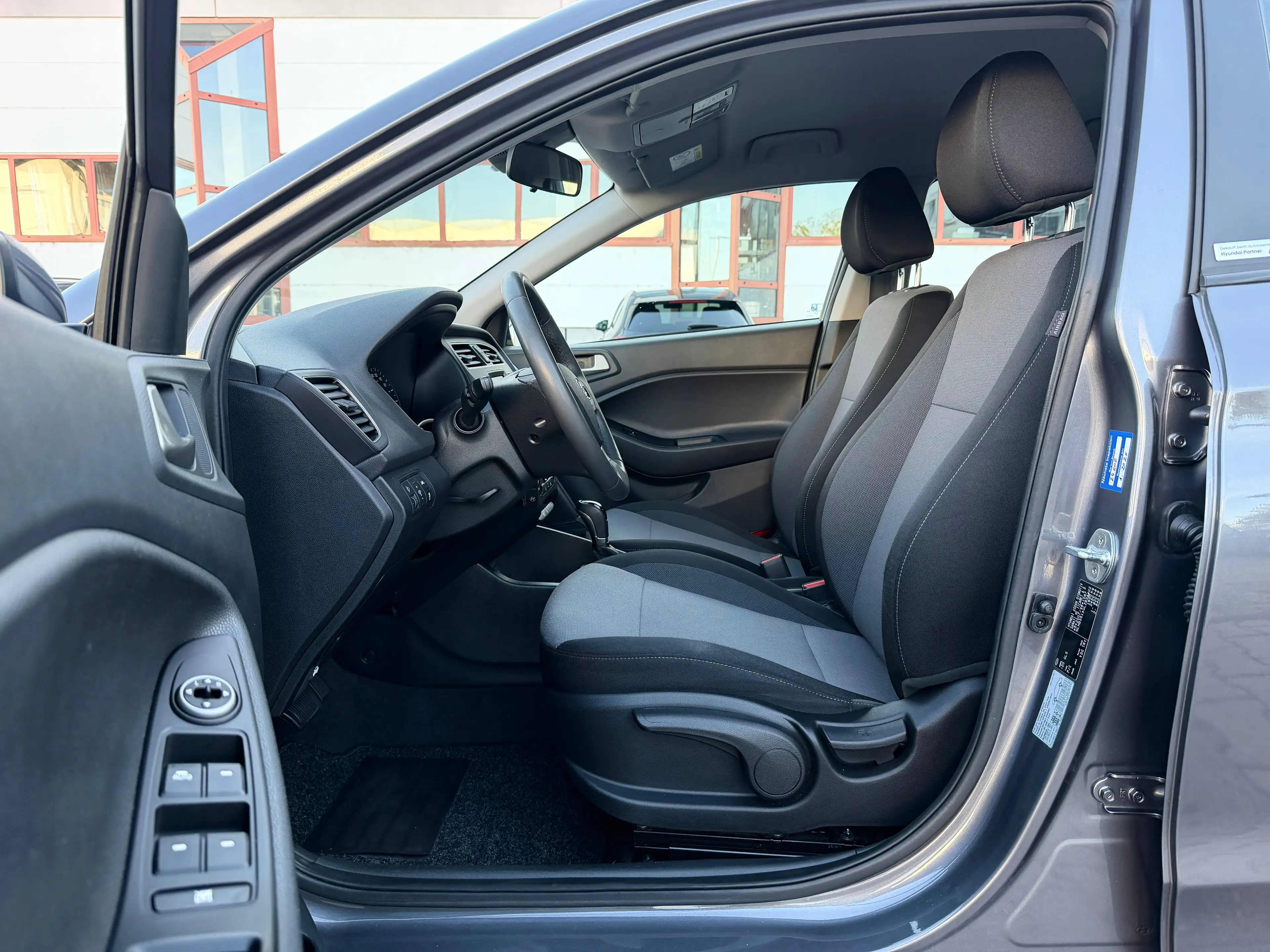 Hyundai i20 Trend Automatik Spurhalte Sitzheizung Top Zustand — photo 14