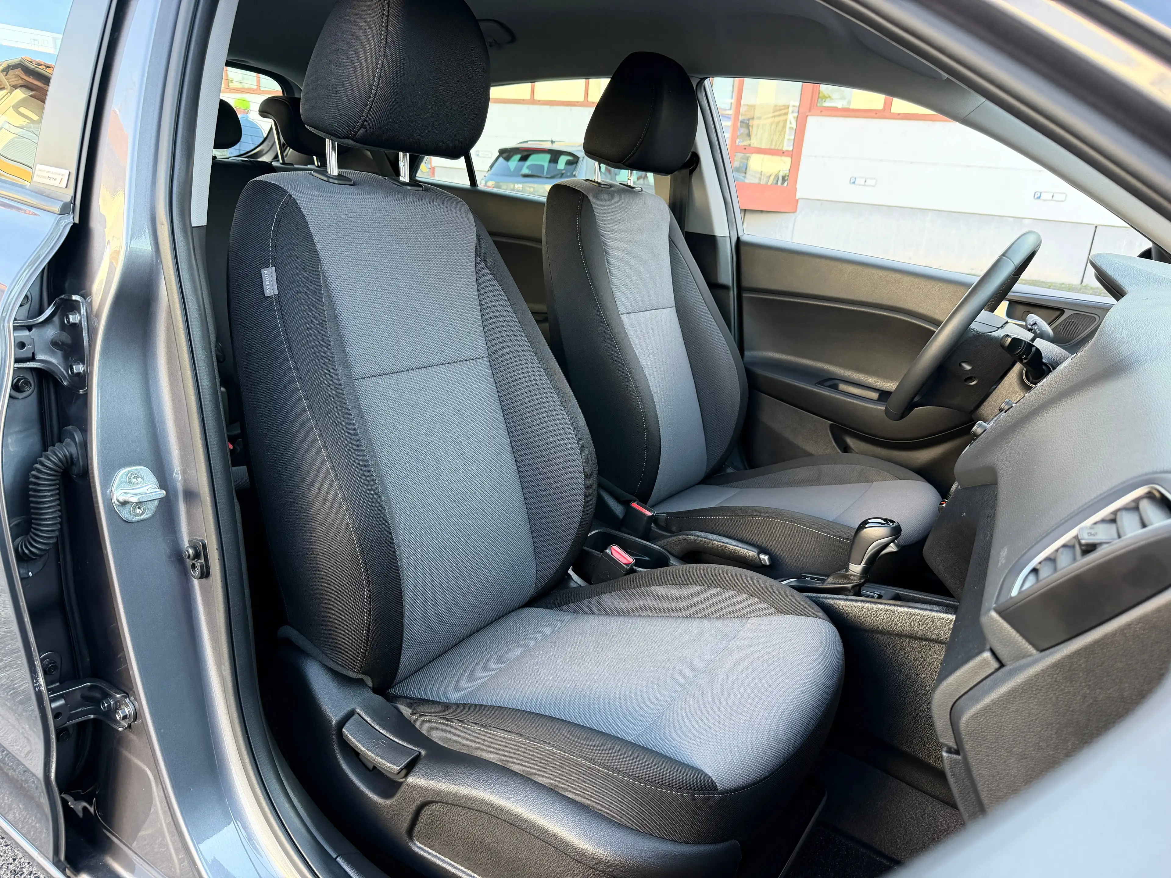 Hyundai i20 Trend Automatik Spurhalte Sitzheizung Top Zustand — photo 12