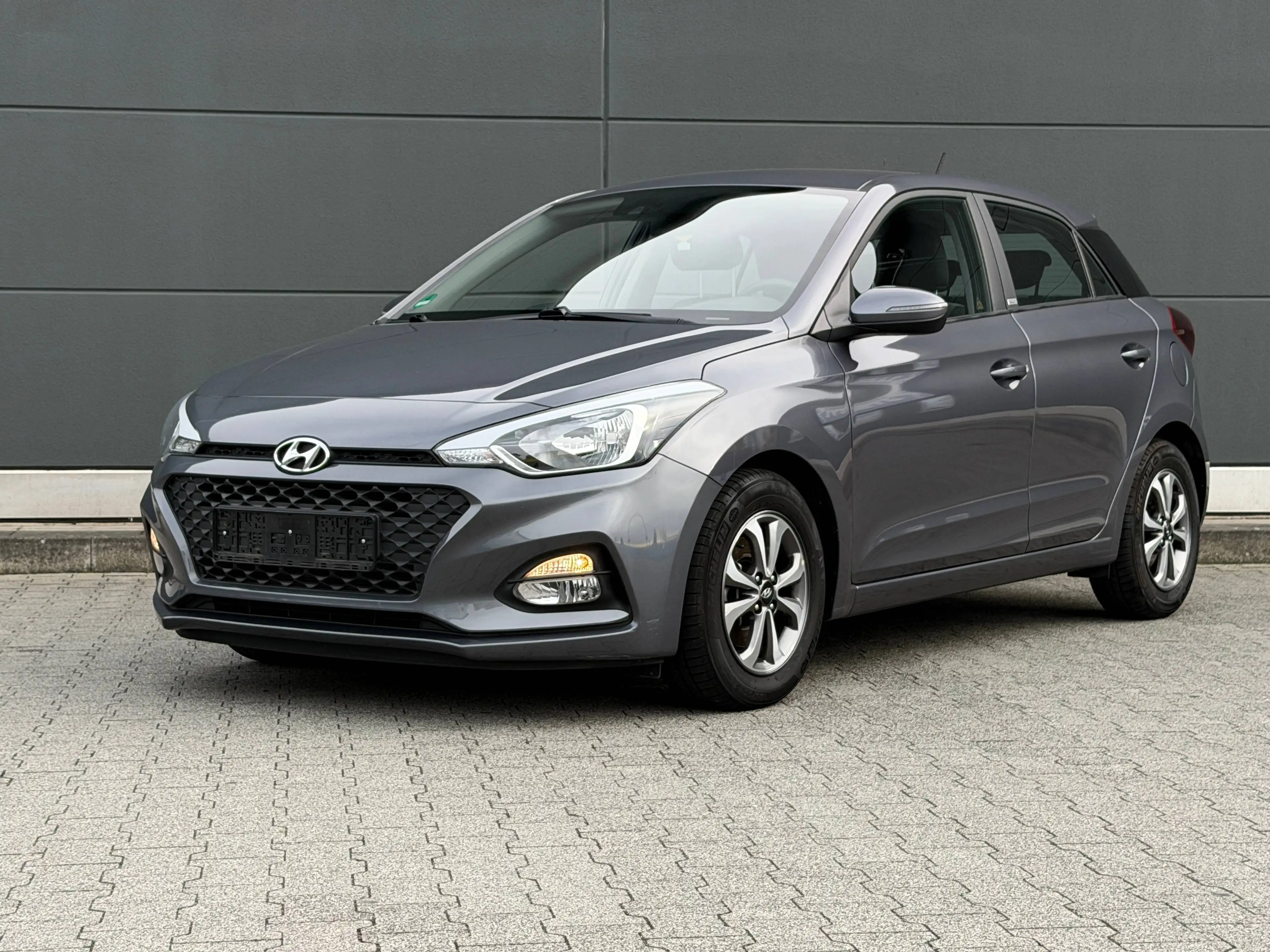 Hyundai i20 Trend Automatik Spurhalte Sitzheizung Top Zustand — photo 11