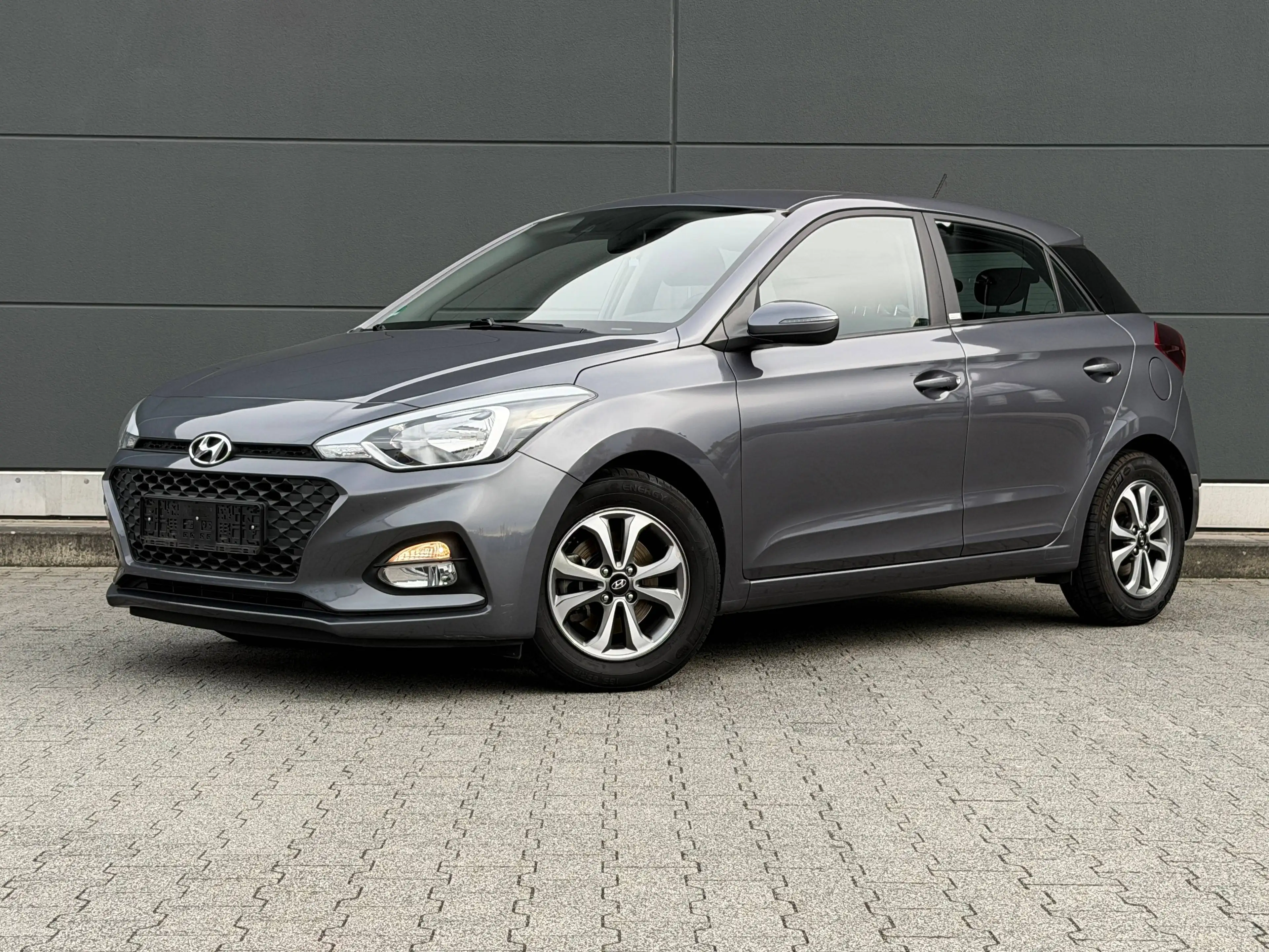 Hyundai i20 Trend Automatik Spurhalte Sitzheizung Top Zustand