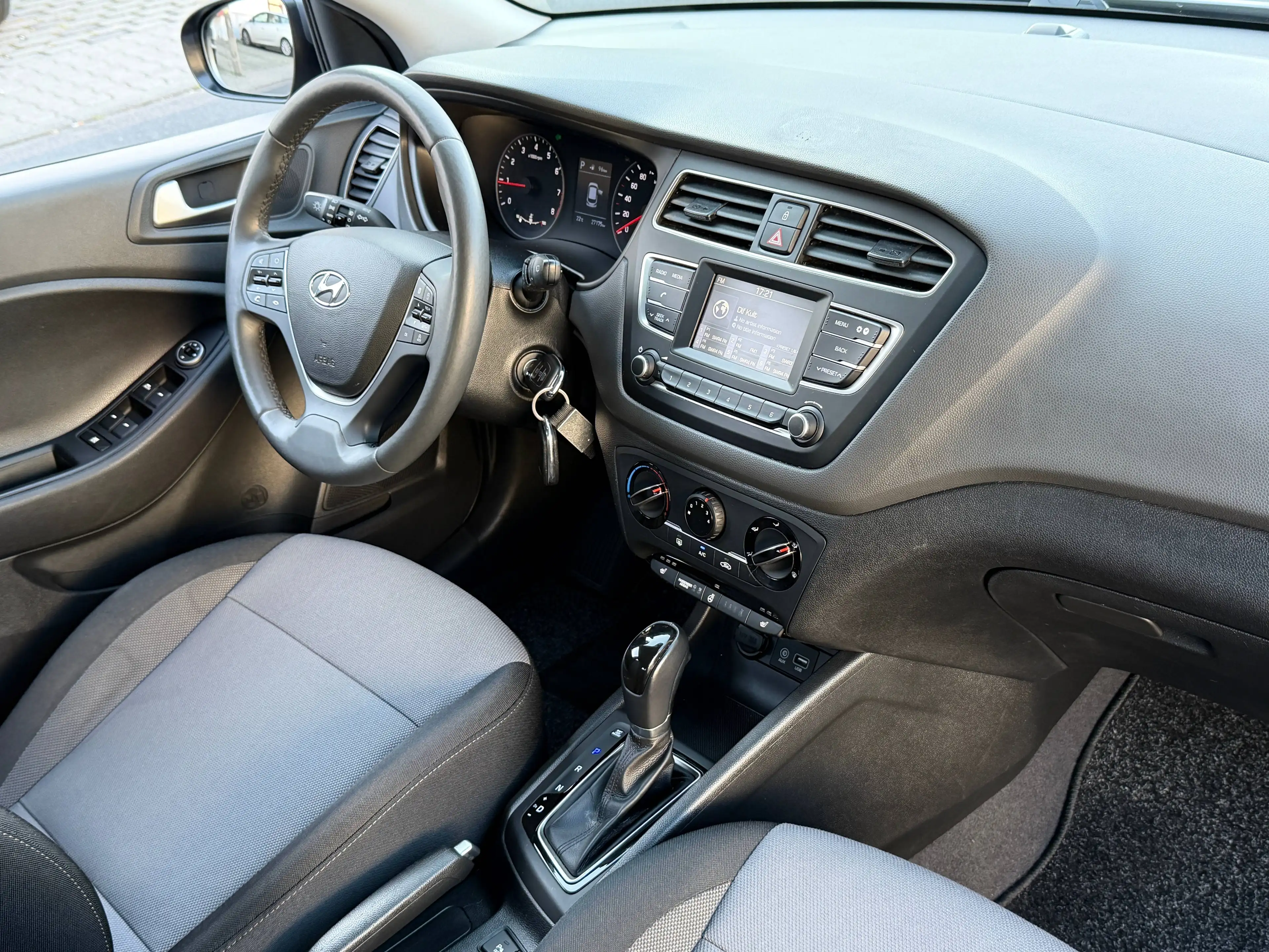 Hyundai i20 Trend Automatik Spurhalte Sitzheizung Top Zustand — photo 15