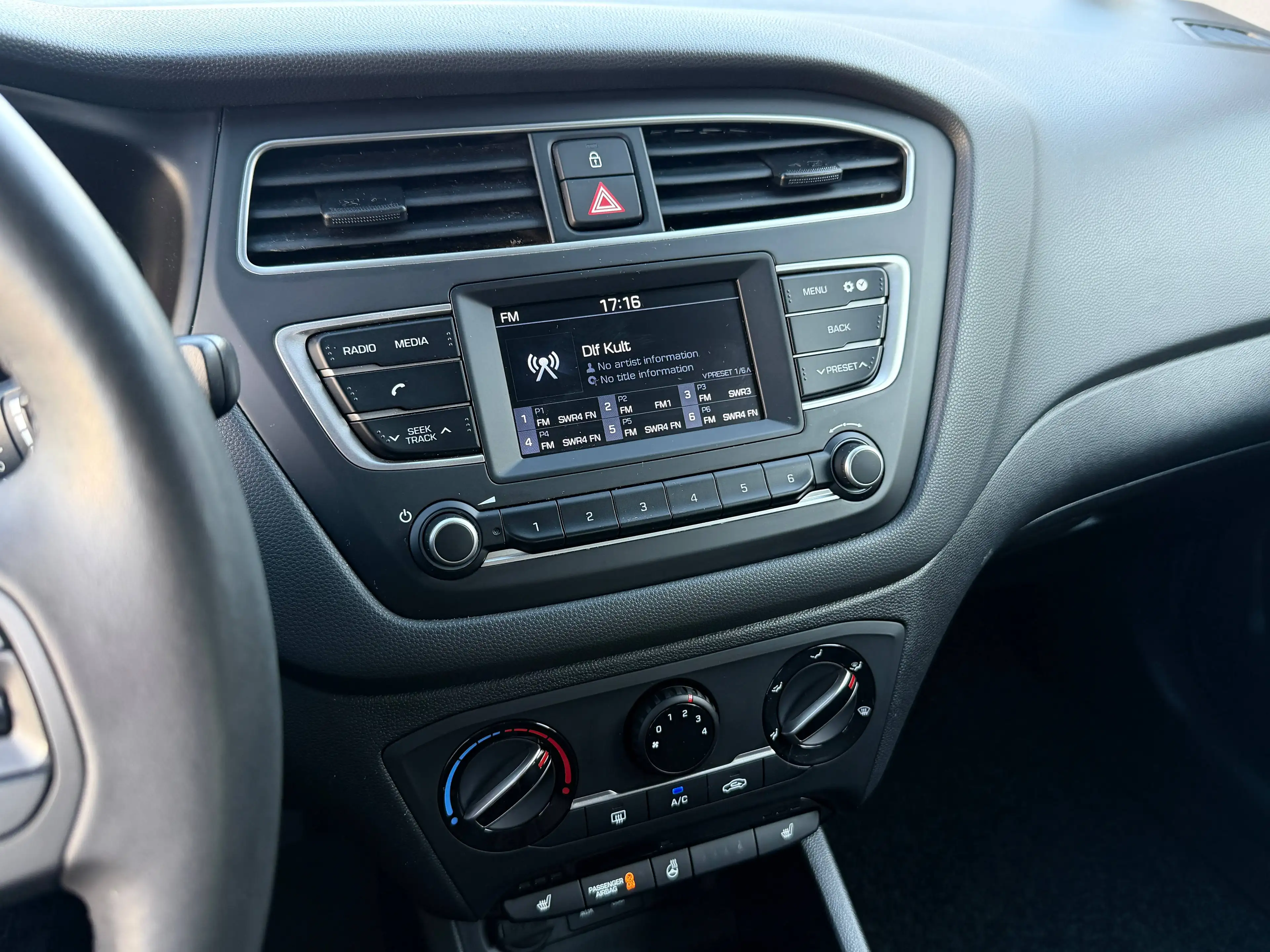 Hyundai i20 Trend Automatik Spurhalte Sitzheizung Top Zustand — photo 10