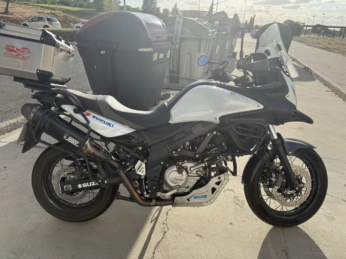 Suzuki V-Strom 650 XT Suzuki V-Strom 650 XT abs del año 2014, una moto v - 1