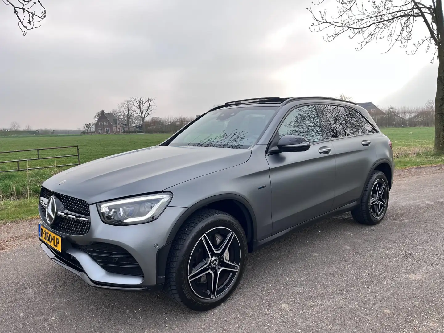 Mercedes-Benz GLC 300 300e 4MATIC AMG, Pano, Sfeer, 360 camera Gris - 2