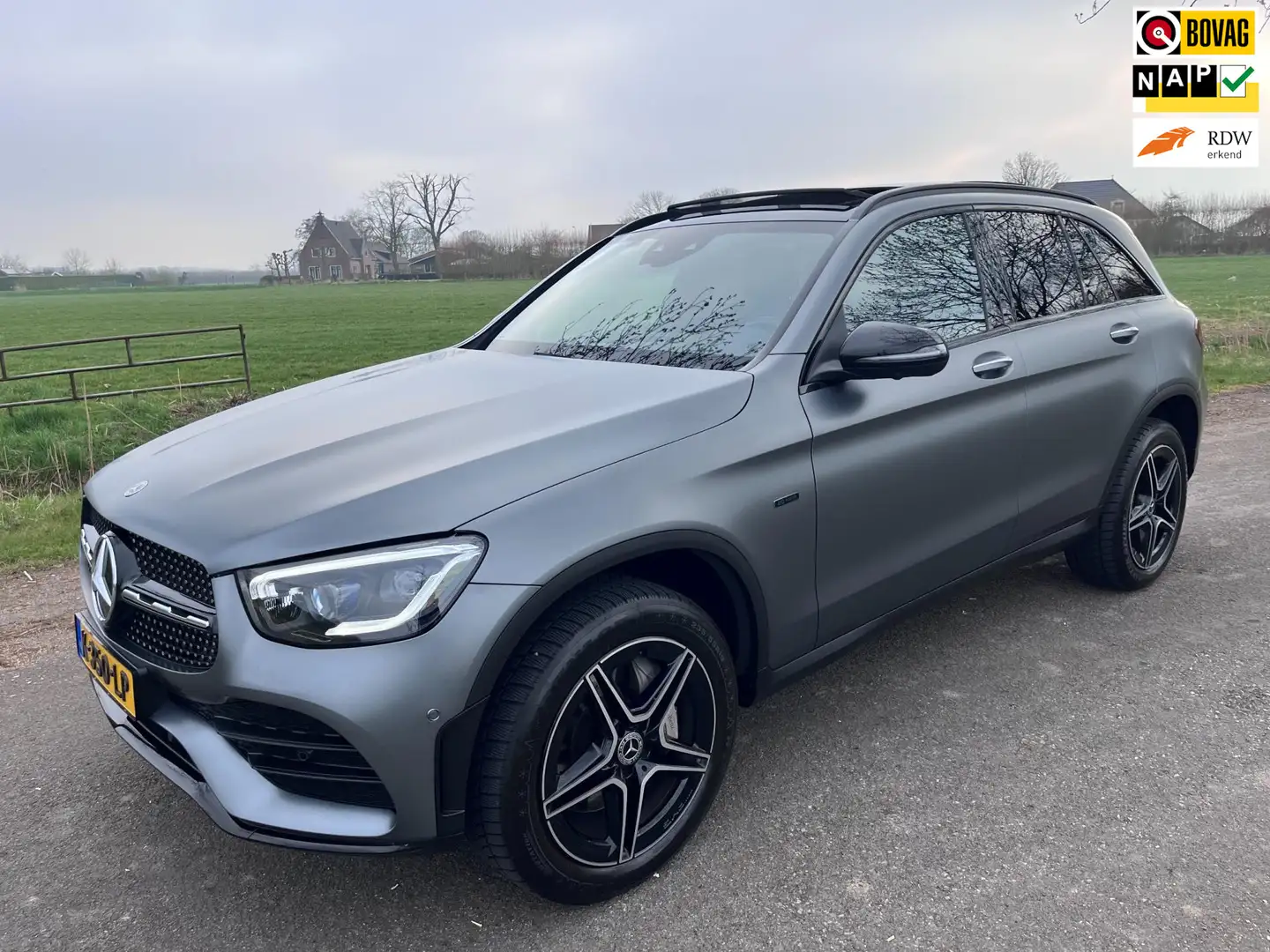 Mercedes-Benz GLC 300 300e 4MATIC AMG, Pano, Sfeer, 360 camera Gris - 1