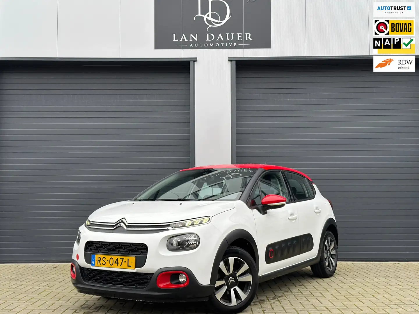 Citroen C3 1.2 PureTech Shine / Camera / Carplay / ACTIE Blanc - 1