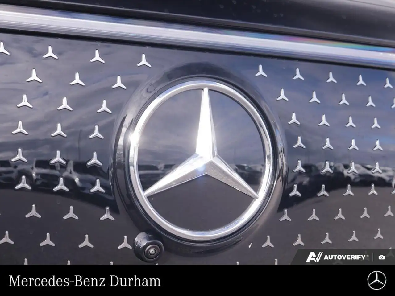 Mercedes-Benz EQB снимка Mercedes-Benz EQB