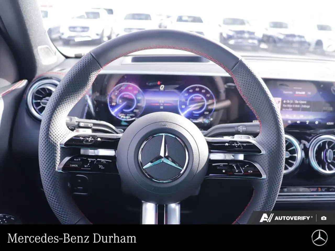 Mercedes-Benz EQB снимка Mercedes-Benz EQB