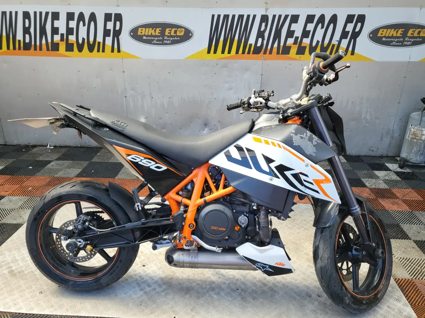 KTM 690 Duke Noir - 1