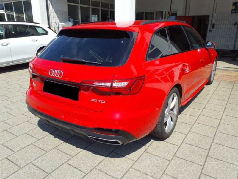 Audi A4 40 2.0 TDI Avant S line — photo 2