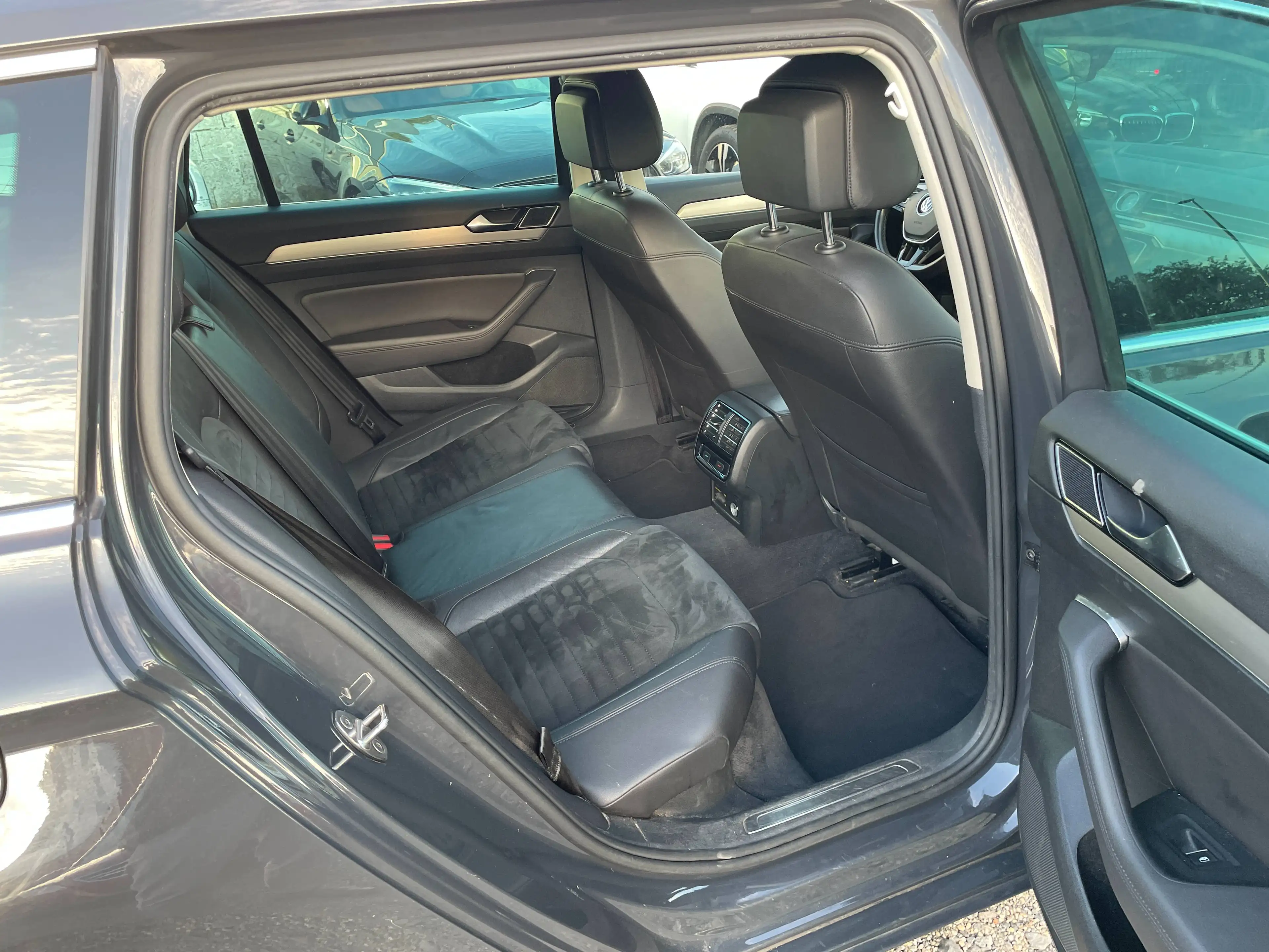 Volkswagen Passat Variant Highline BMT/Start-Stop — photo 14