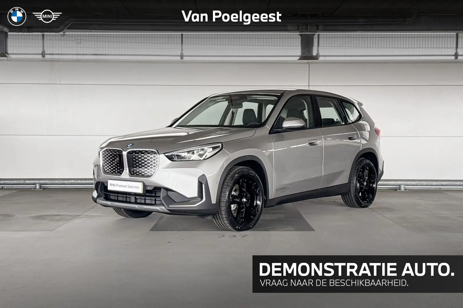BMW iX1 eDrive20 Essential Edition 67 kWh Grijs - 1