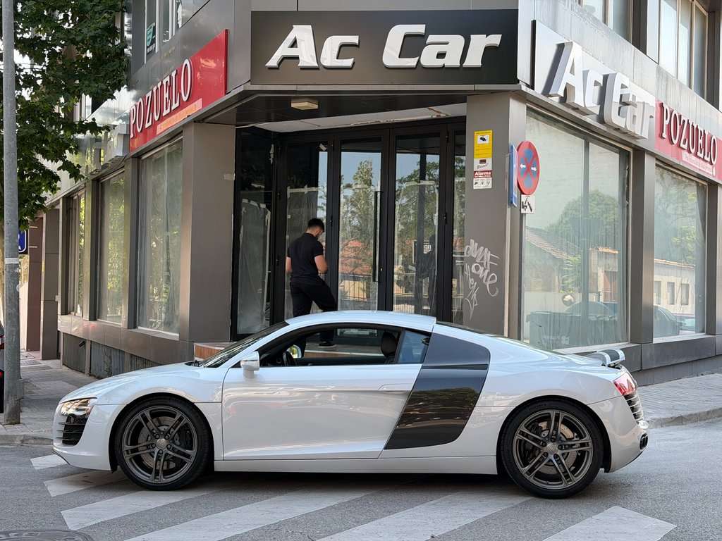 Audi R8 4.2 FSI quattro R tronic - foto 1