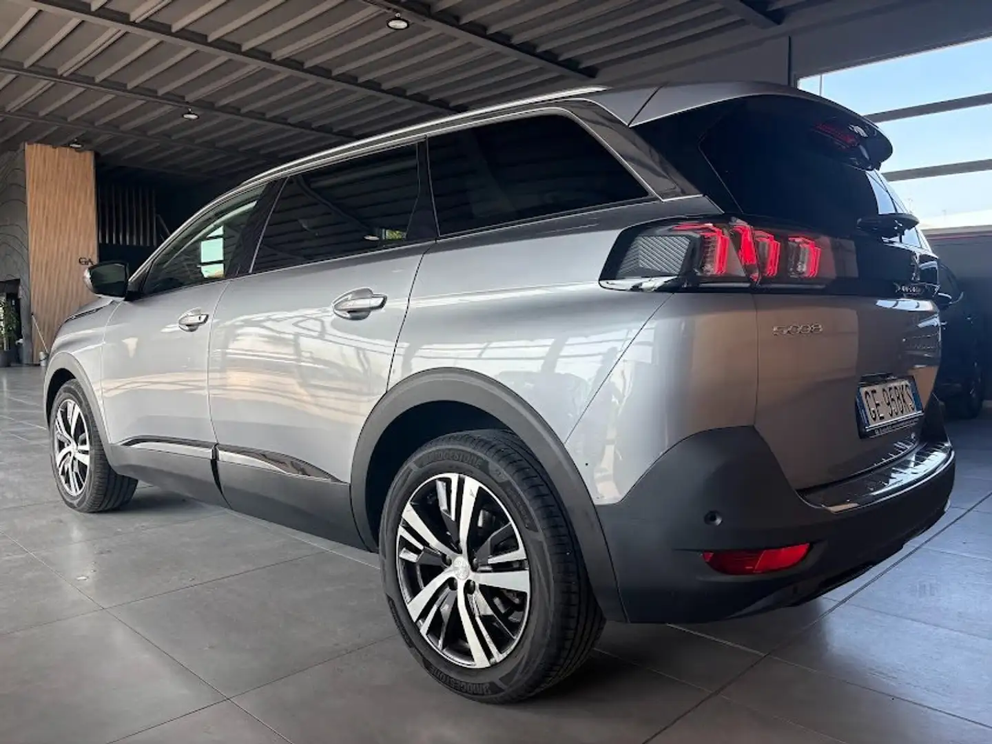 Peugeot 5008 bluehdi 130CV Allure EAT8 7 POSTI Grigio - 2