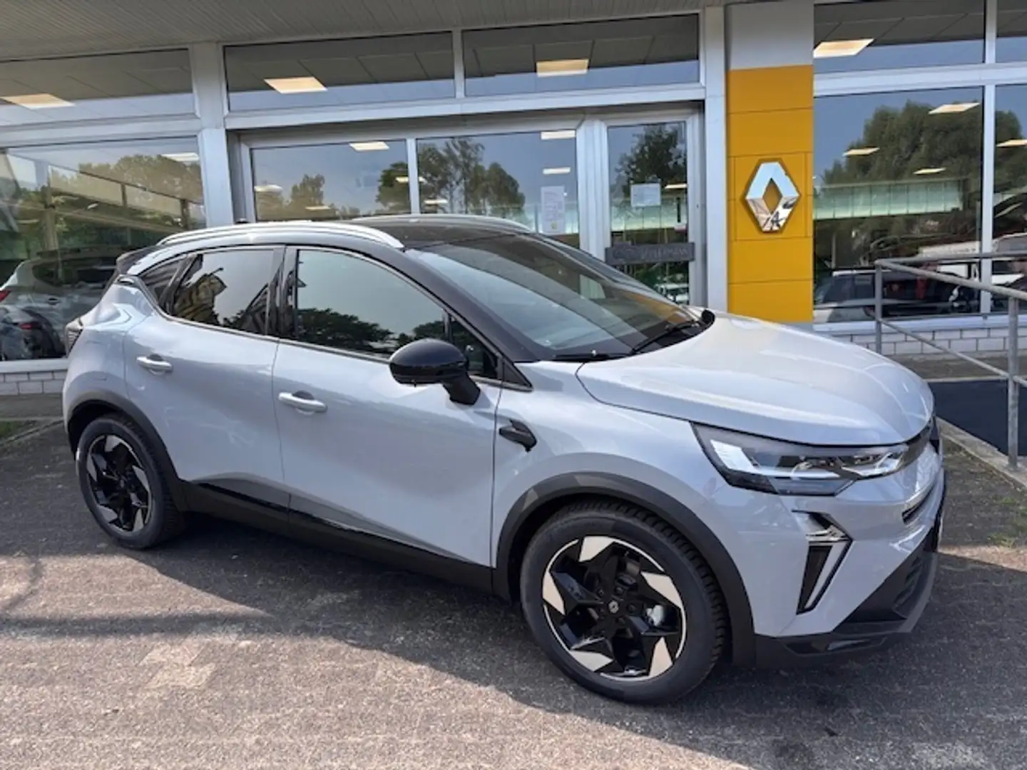 Renault Captur Techno Mild Hybrid 160 EDC Grijs - 1