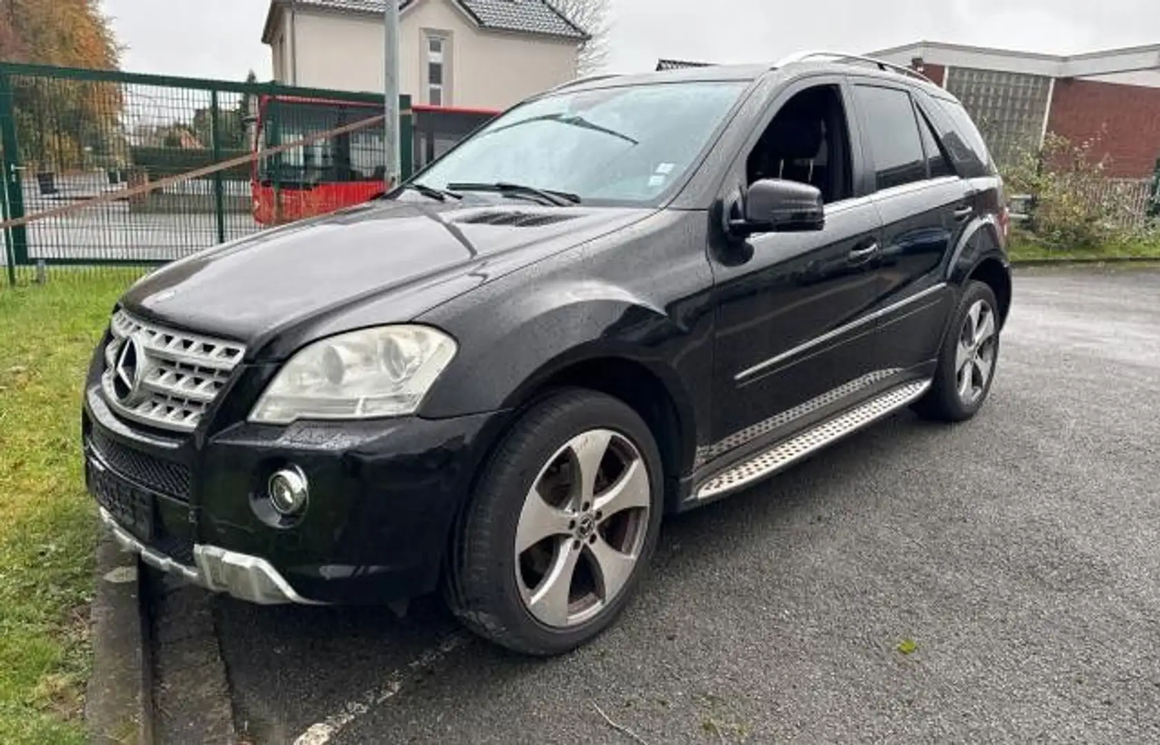 Mercedes-Benz ML 350 CDI 4Matic AMG PAKET MOTOR PROBLEM Schwarz - 1
