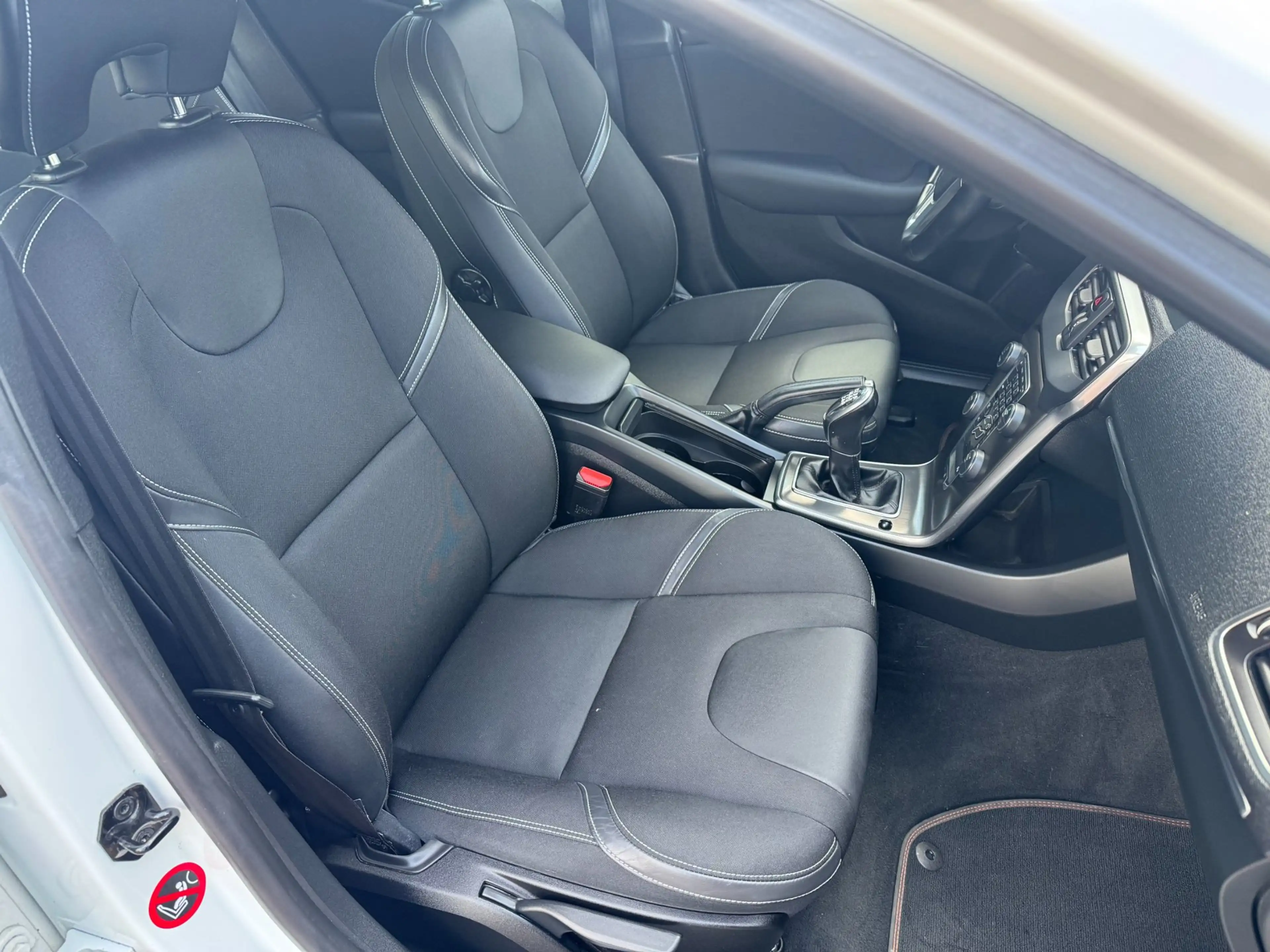 Volvo V40 1.6 T2 Summum — photo 8