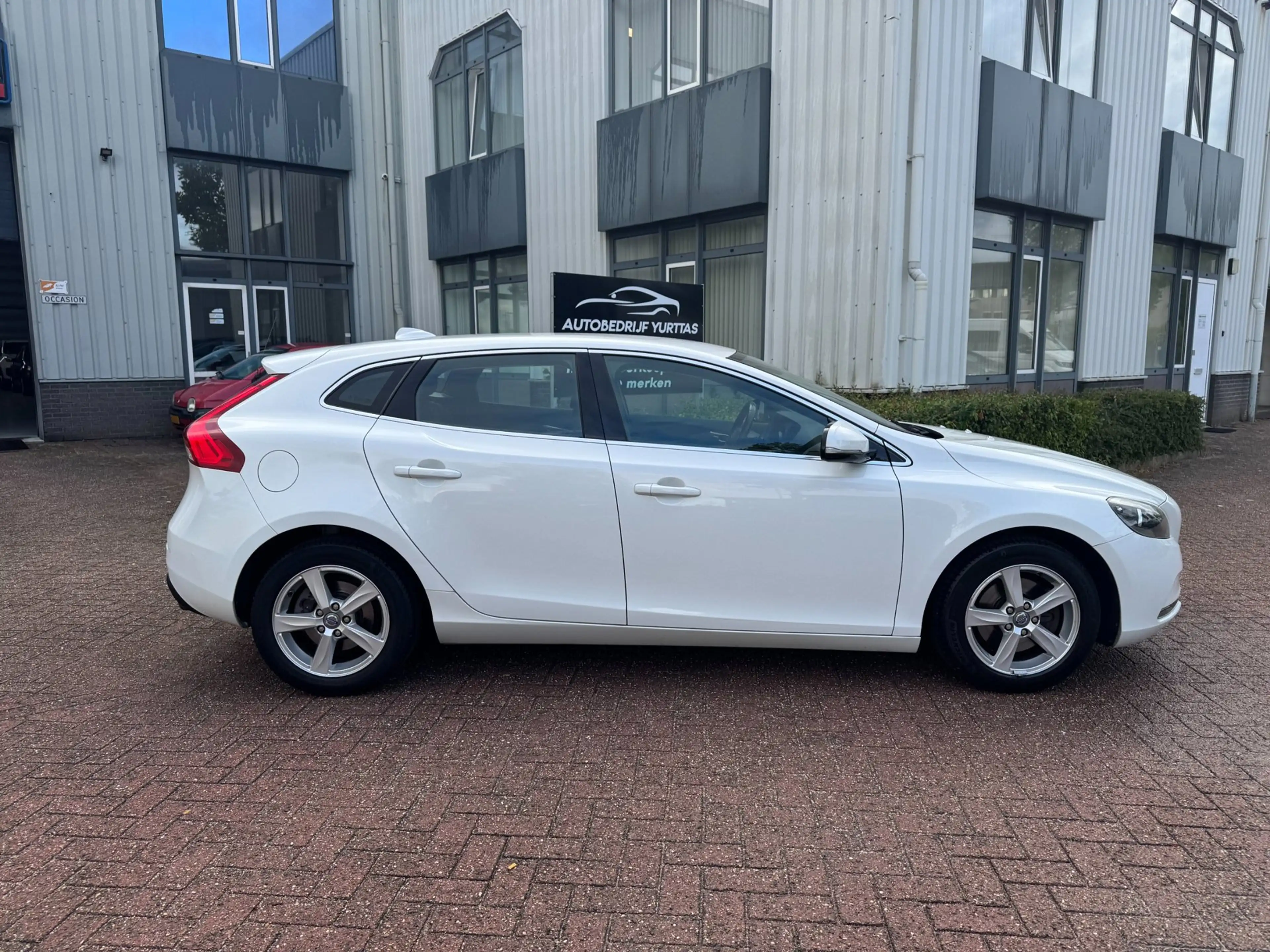 Volvo V40 1.6 T2 Summum — photo 5