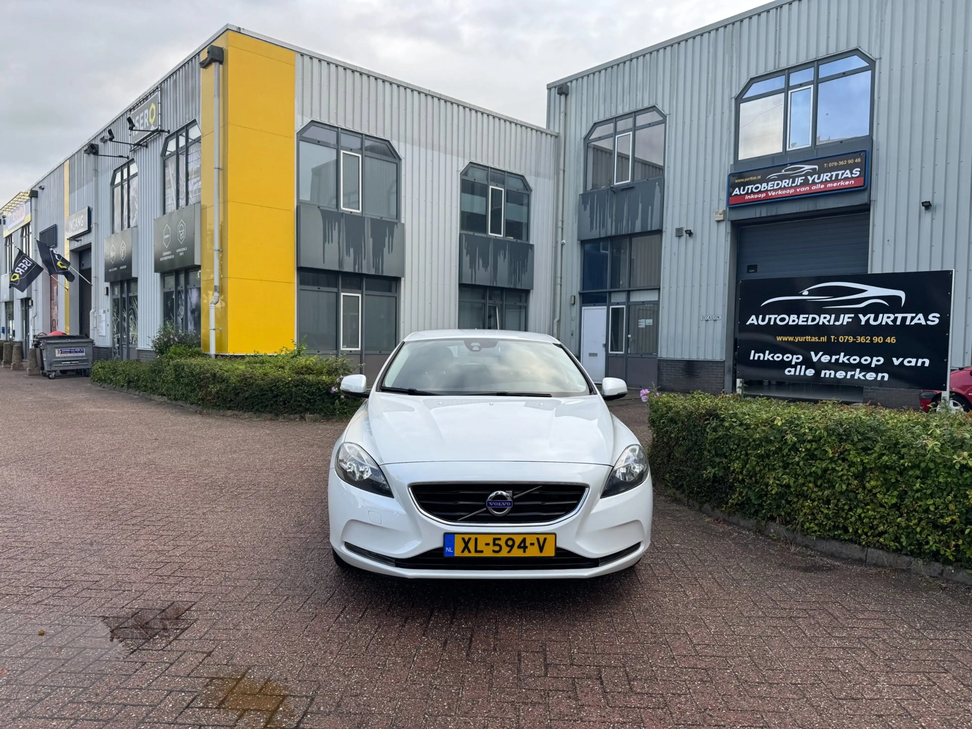 Volvo V40 1.6 T2 Summum — photo 2