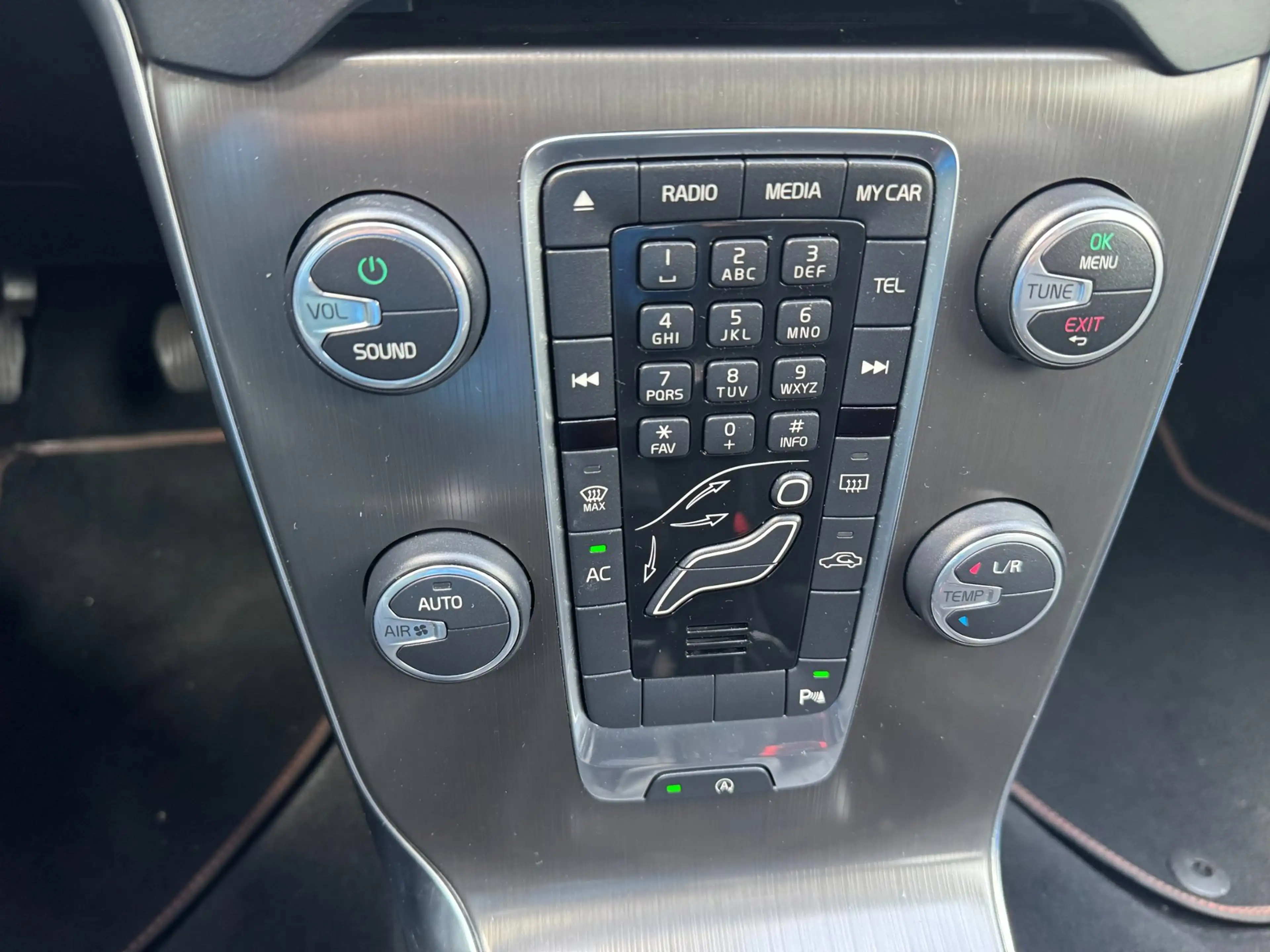 Volvo V40 1.6 T2 Summum — photo 13