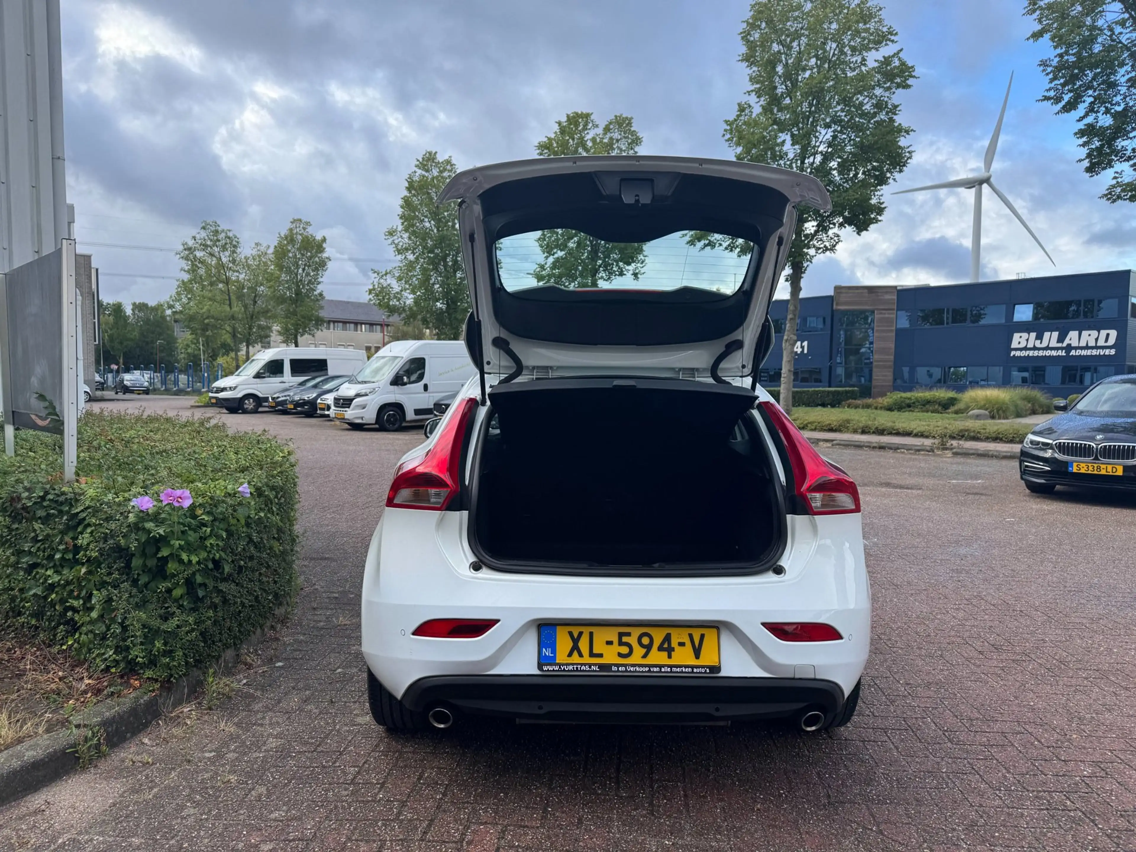 Volvo V40 1.6 T2 Summum — photo 10