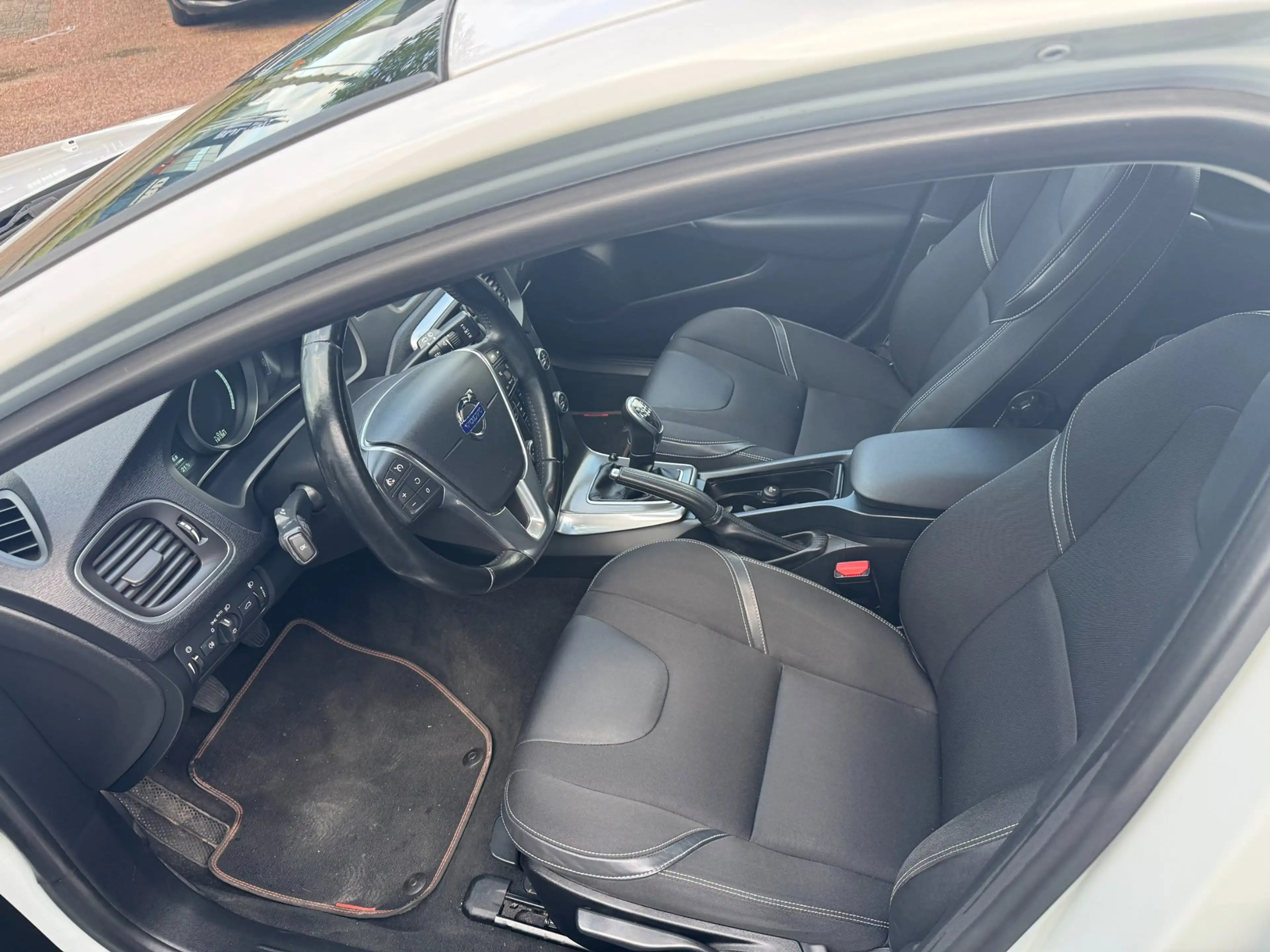 Volvo V40 1.6 T2 Summum — photo 11