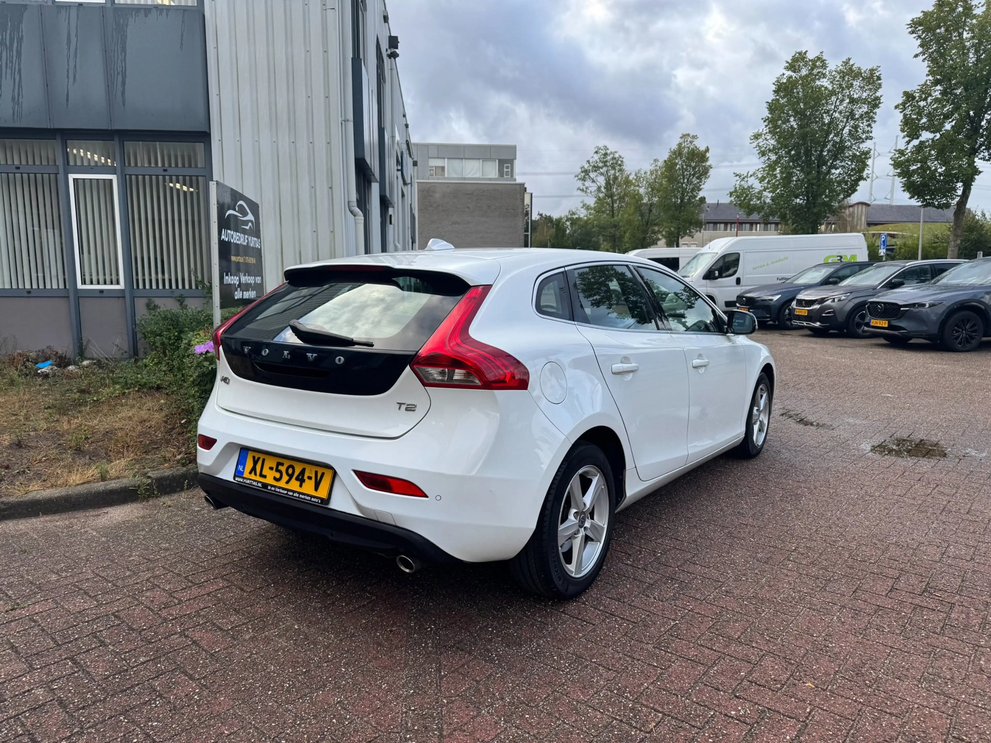 Volvo V40 1.6 T2 Summum — photo 4