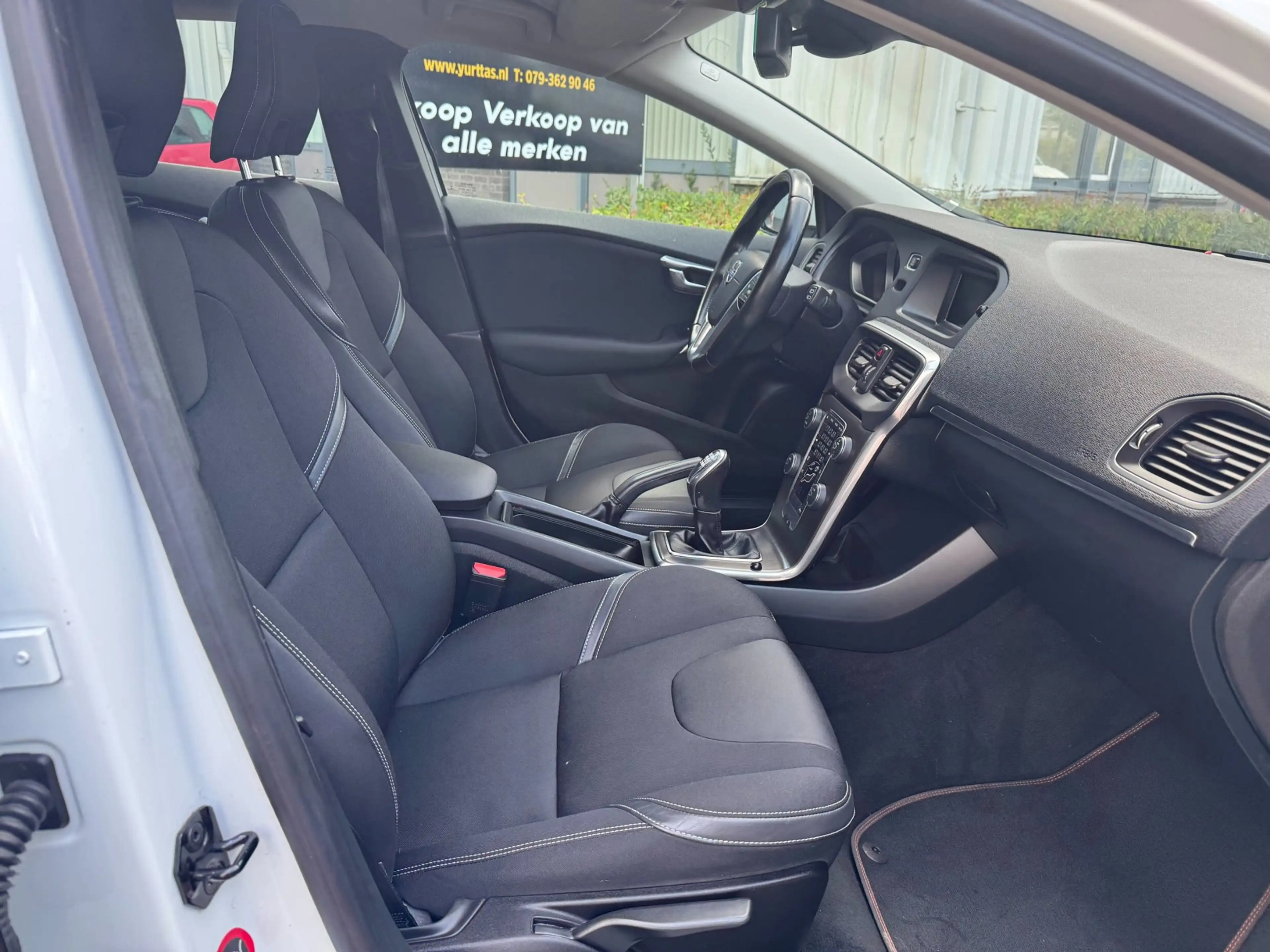 Volvo V40 1.6 T2 Summum — photo 7