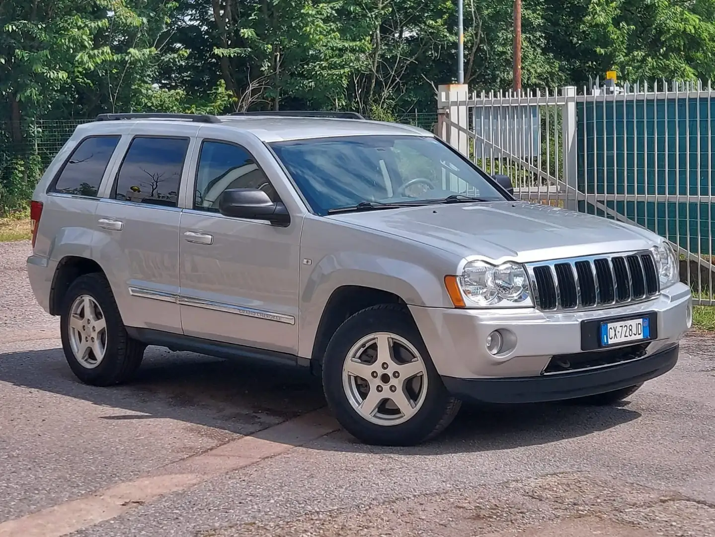 Jeep Grand Cherokee GPL 5.7 V8 HEMI Limited auto Argintiu - 2