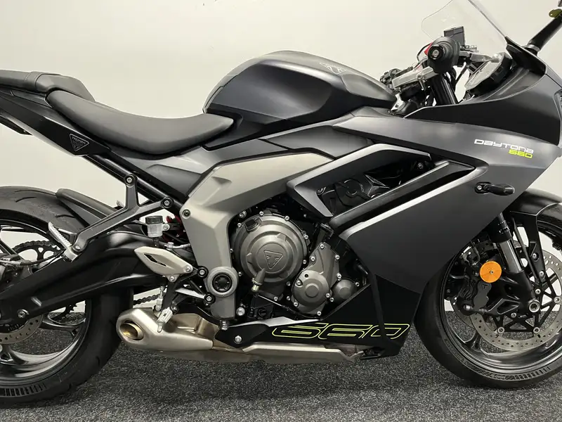 Triumph Daytona - foto 6