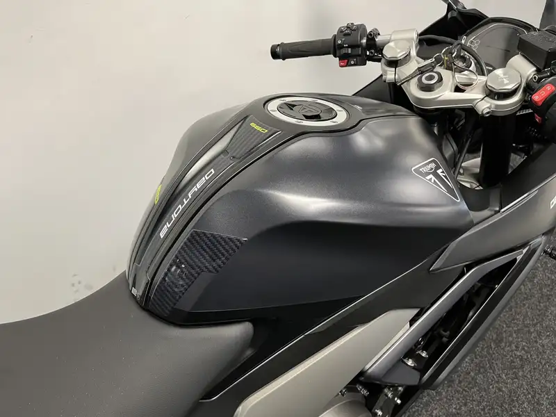 Triumph Daytona - foto 8