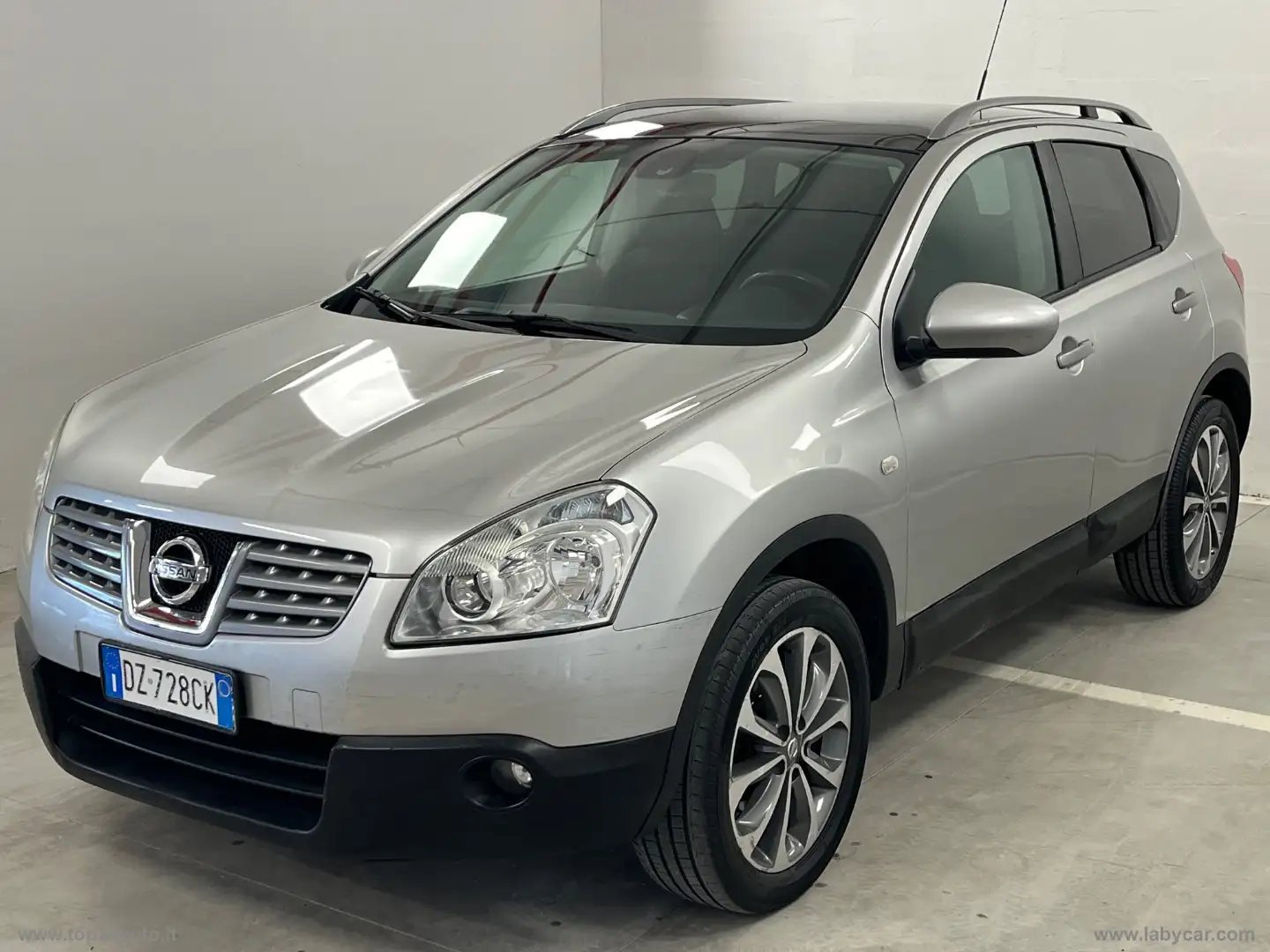 Nissan Qashqai 2.0 4WD N-TEC 4X4 BENZINA Grijs - 1