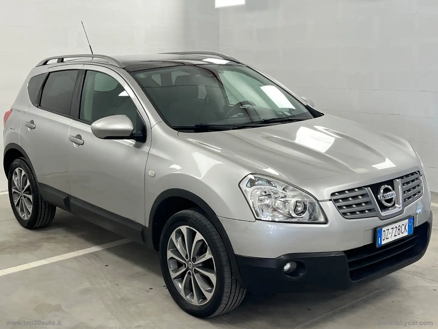 Nissan Qashqai 2.0 4WD N-TEC 4X4 BENZINA Grijs - 2