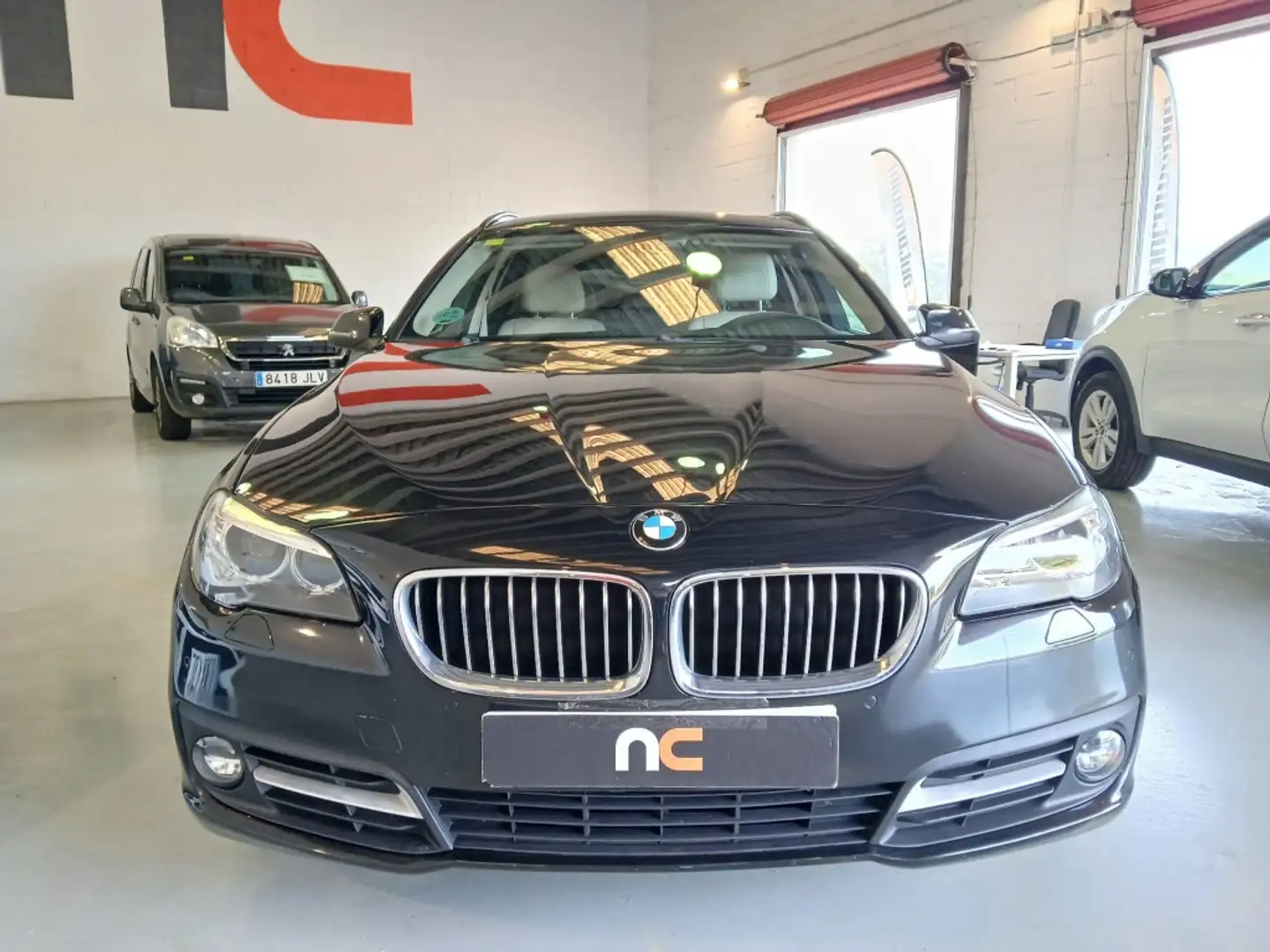 BMW 520 520dA Touring Noir - 2