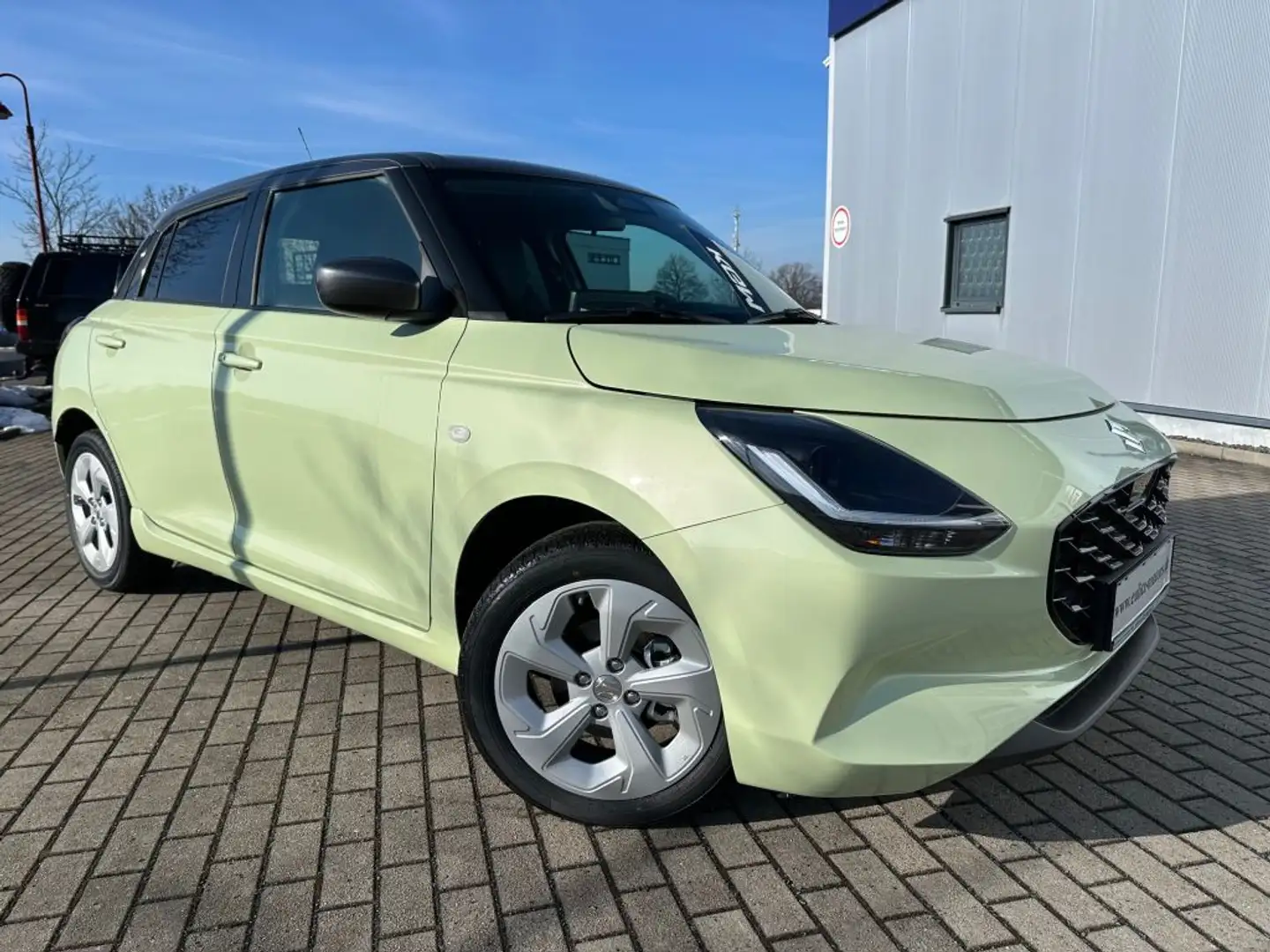 Suzuki Swift 1.2 Hybrid MT Comfort (UZ) Gelb - 1