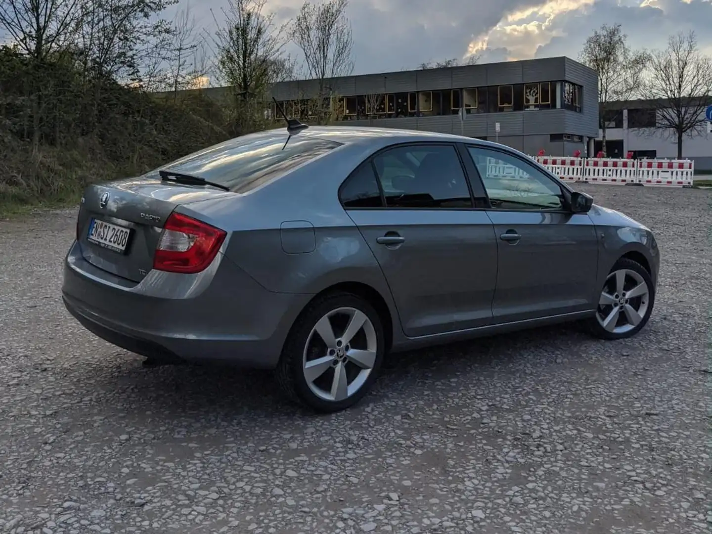 Skoda Rapid/Spaceback Rapid Diesel Rapid 1.6 TDI Elegance Green tec Silber - 1