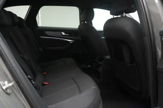 Audi A6 Avant view 9
