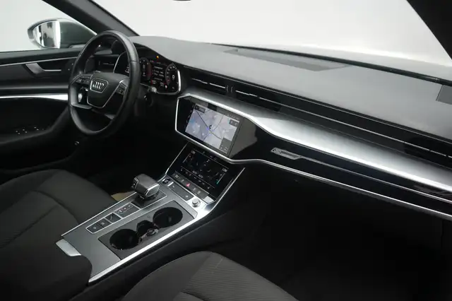 Audi A6 Avant view 8