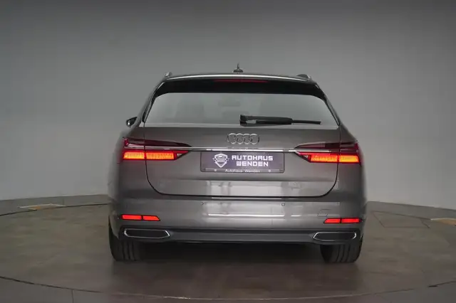 Audi A6 Avant view 5