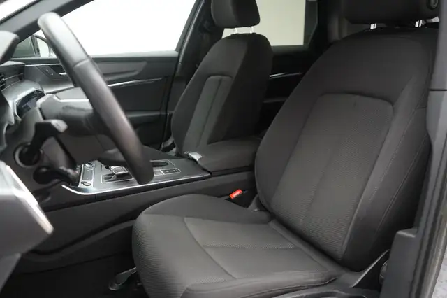 Audi A6 Avant view 12
