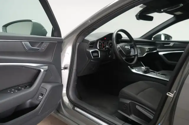 Audi A6 Avant view 11