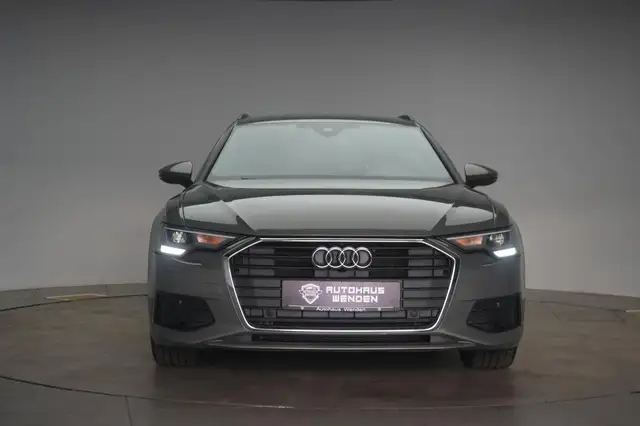 Audi A6 Avant view 3