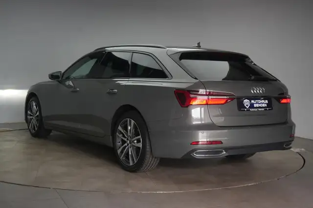 Audi A6 Avant view 4