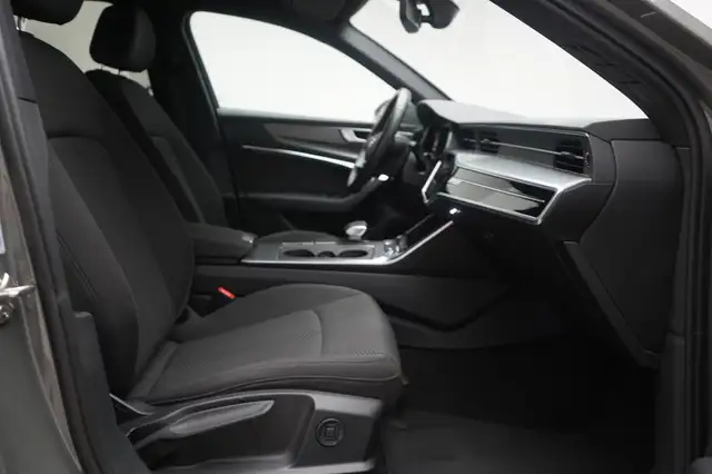 Audi A6 Avant view 7