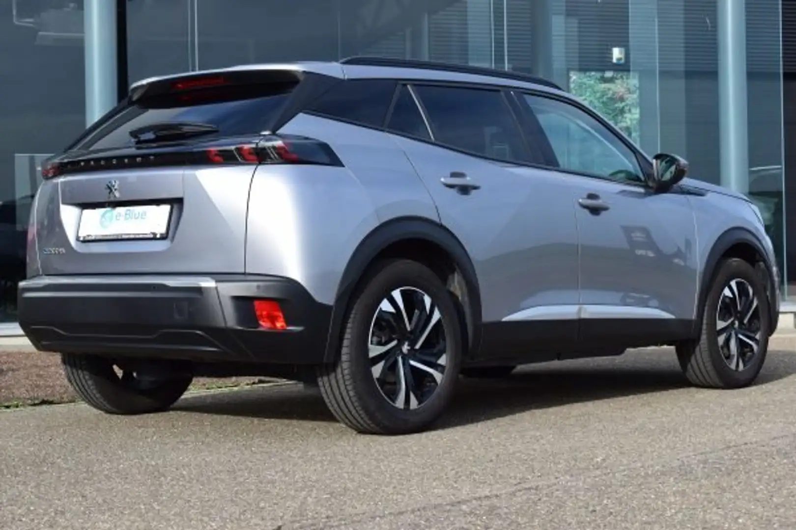 Peugeot e-2008 50 kWh Allure Pack Срібний - 2