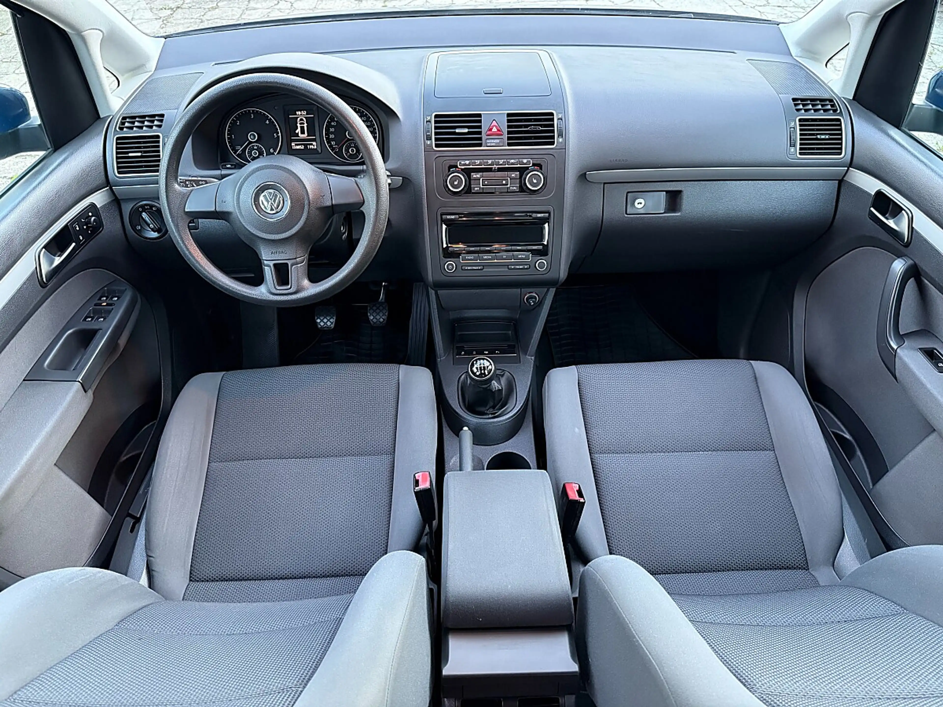 Volkswagen Touran 1,6 TDI-1.BESITZ-PARKLENKASSIST-1/3 ZINSFREI FI... — photo 4