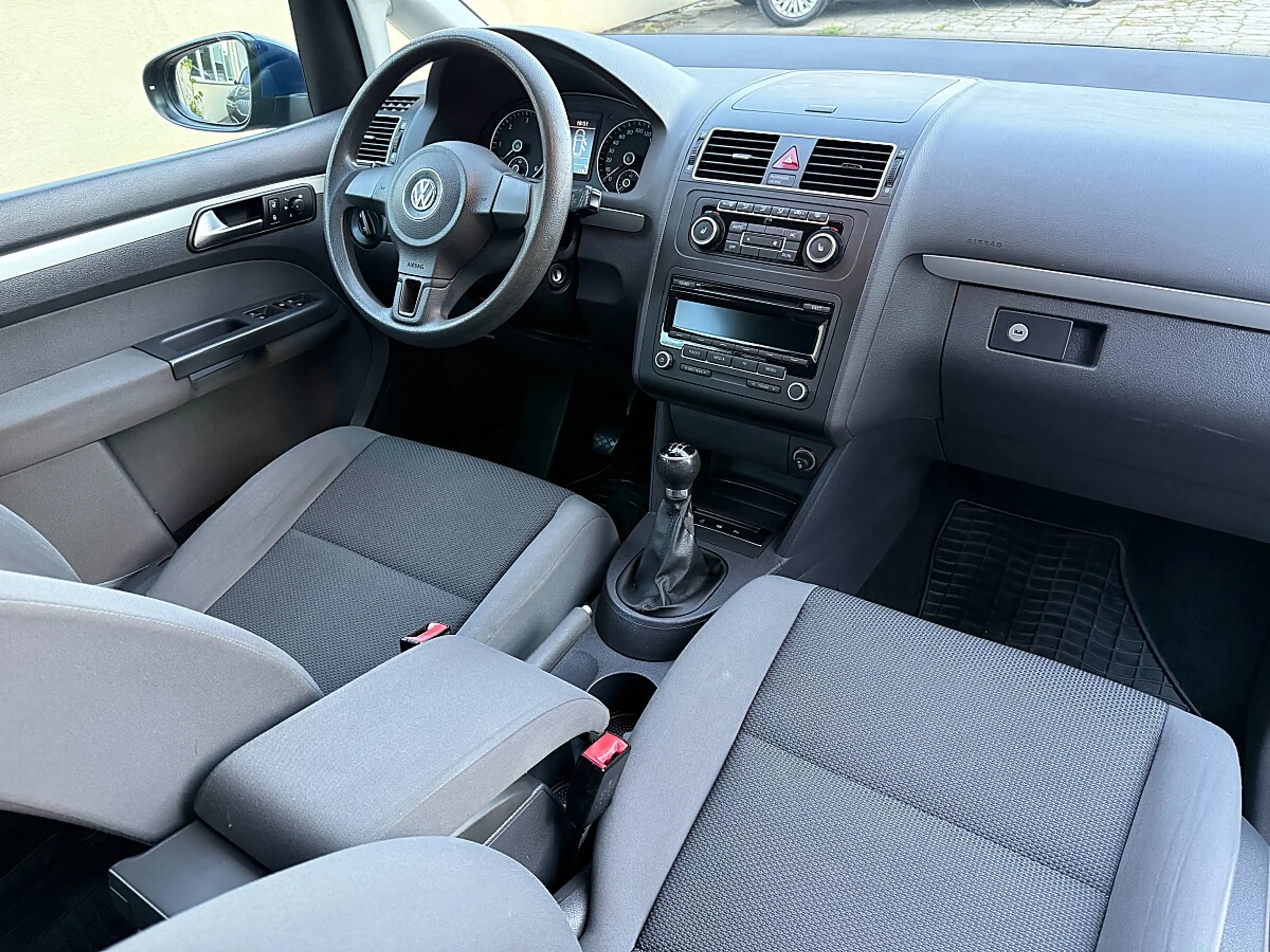 Volkswagen Touran 1,6 TDI-1.BESITZ-PARKLENKASSIST-1/3 ZINSFREI FI... — photo 15