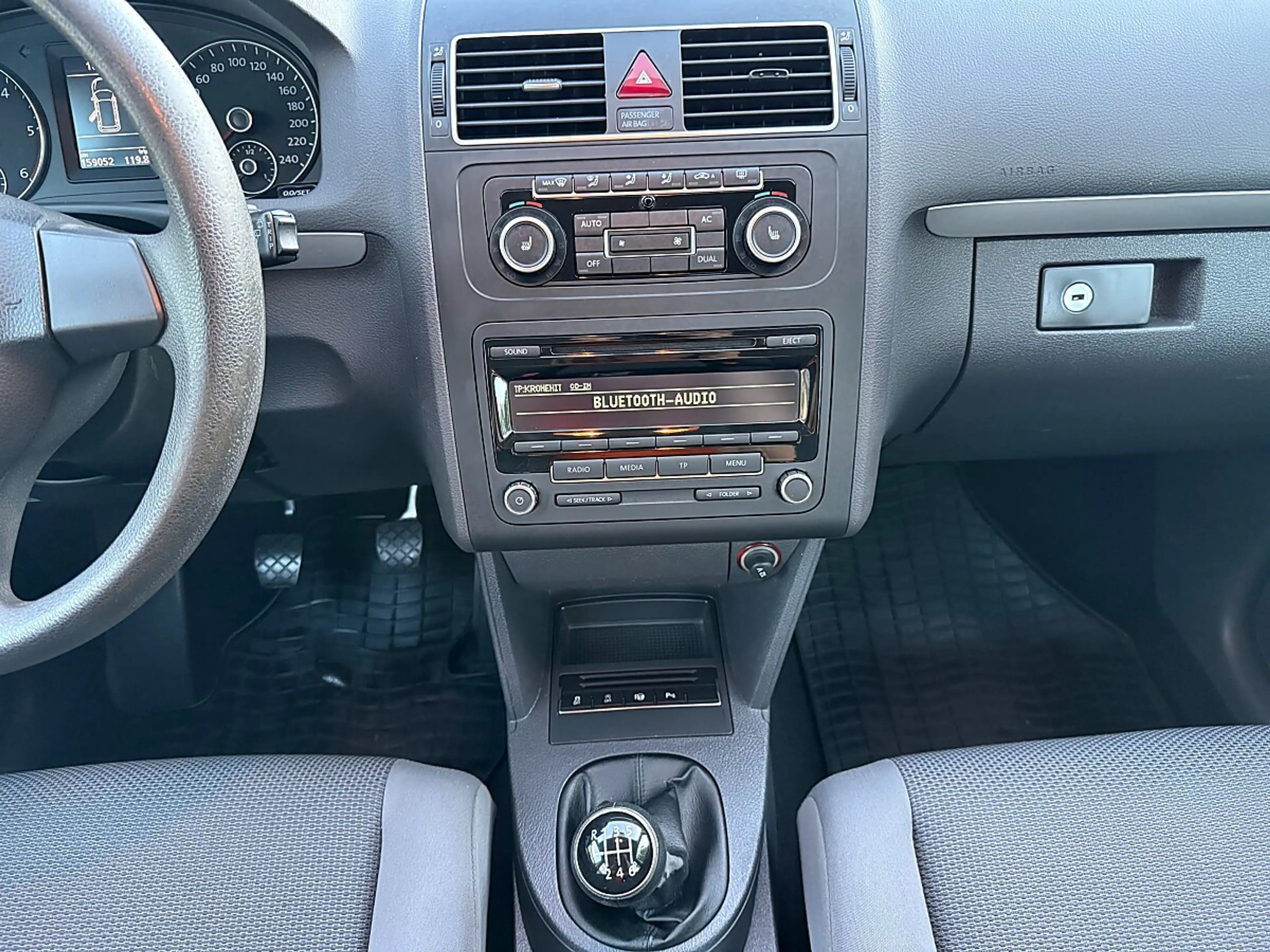 Volkswagen Touran 1,6 TDI-1.BESITZ-PARKLENKASSIST-1/3 ZINSFREI FI... — photo 13