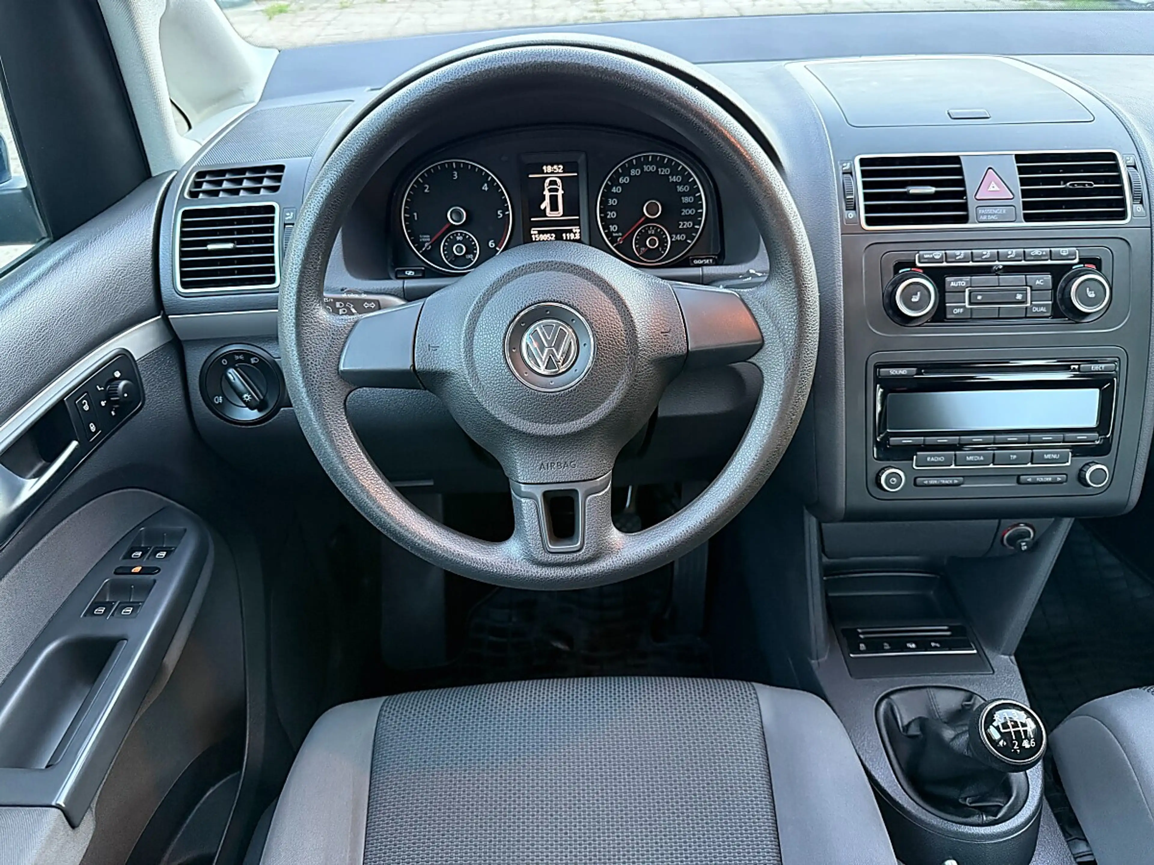Volkswagen Touran 1,6 TDI-1.BESITZ-PARKLENKASSIST-1/3 ZINSFREI FI... — photo 11