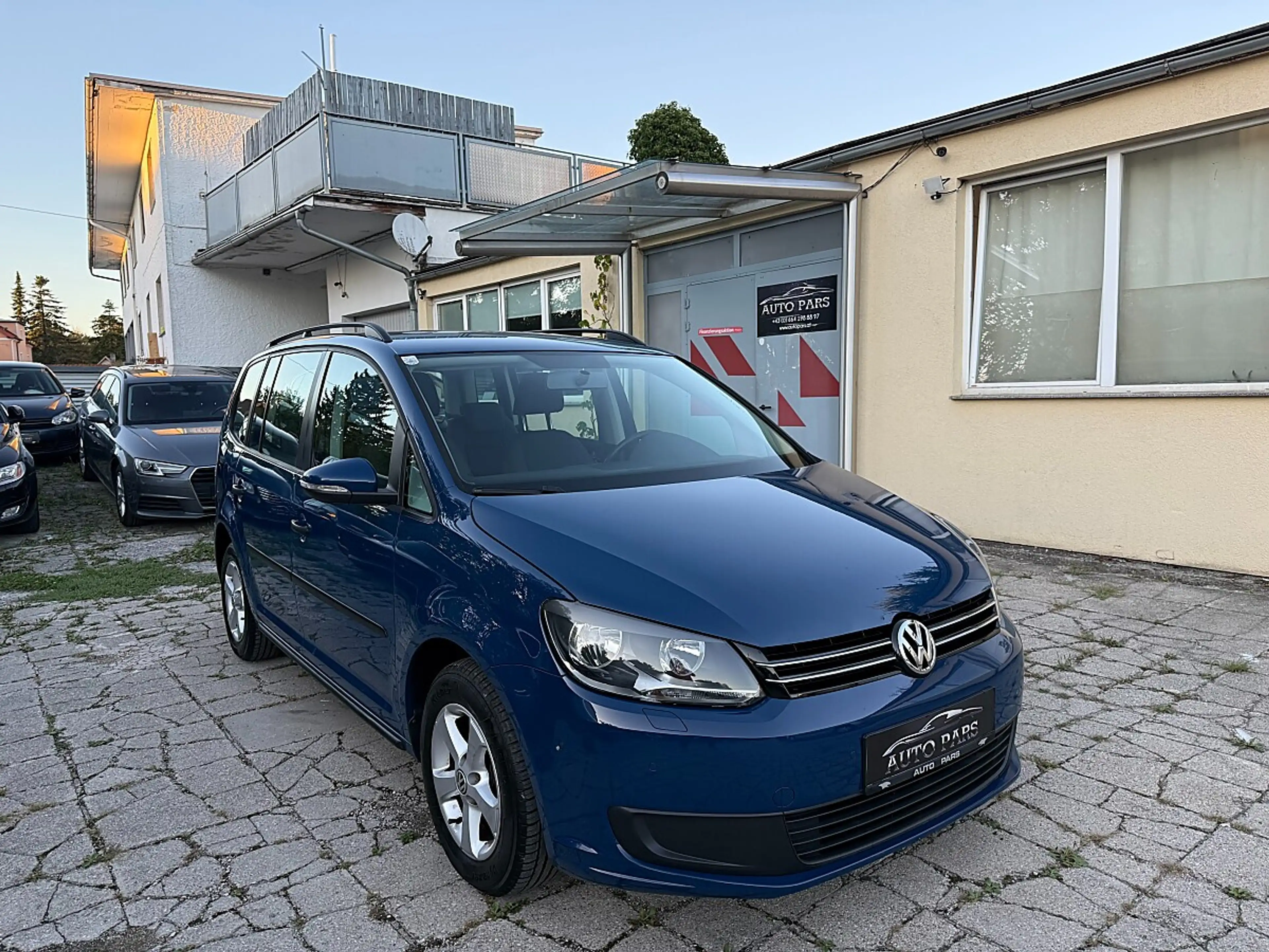 Volkswagen Touran 1,6 TDI-1.BESITZ-PARKLENKASSIST-1/3 ZINSFREI FI... — photo 3